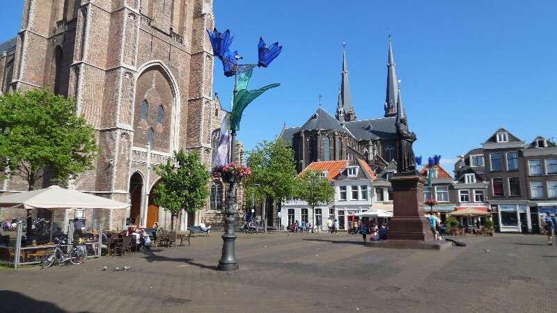 Reichlich große Kirchenm in Delft
